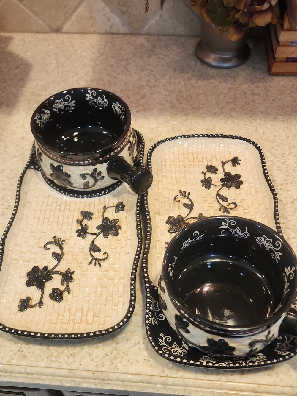 Temp-Tations Black and Cream Floral Bread Warmer Set